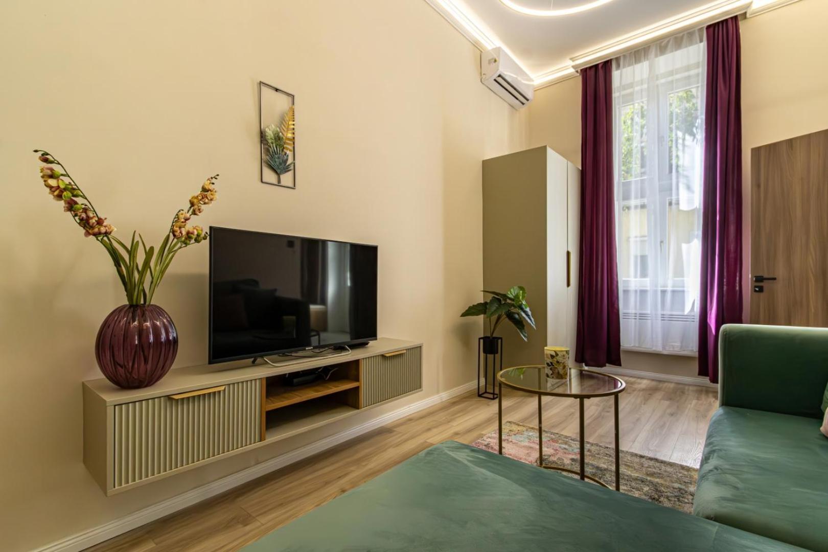 Oasis Apartment On The Broadway With Ac Budapeşte Dış mekan fotoğraf